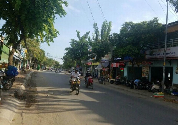 Cần Bán nhà Mặt tiền Lê Văn Thịnh 40m đến Nguyễn Duy Trinh Diện tích 132m2 mặt tiền 10,4m Giá bán 15,5 tỷ.