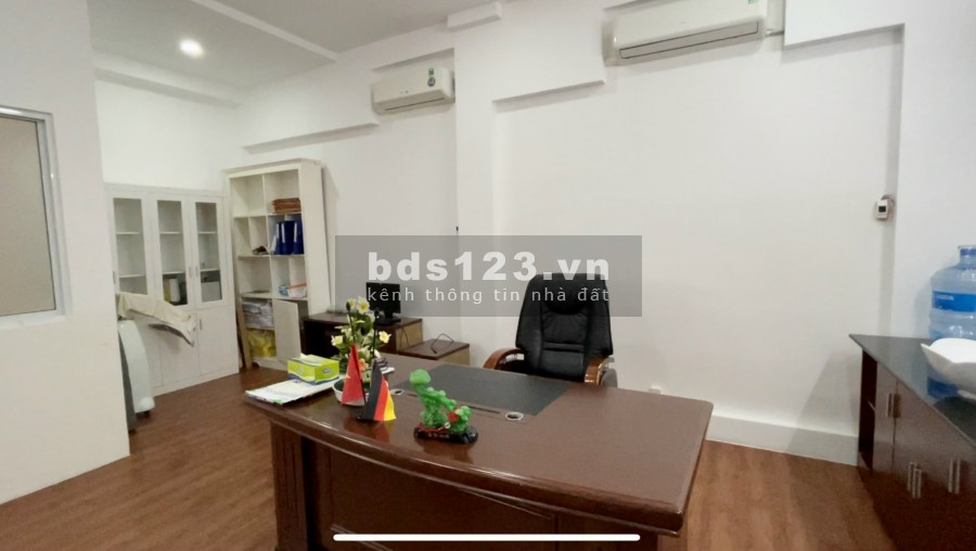 Cho thuê nhà gần khu sân bay đường Hồng Hà Phú Nhuận (8x16m)- nhà trệt 4 lầu có thang máy
