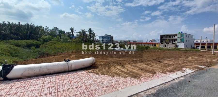 Đất nền mặt tiền chợ ngay trung tâm thị trấn Thạnh Phú giá rẻ