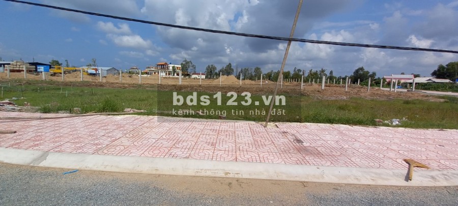 Đất nền mặt tiền chợ ngay trung tâm thị trấn Thạnh Phú giá rẻ