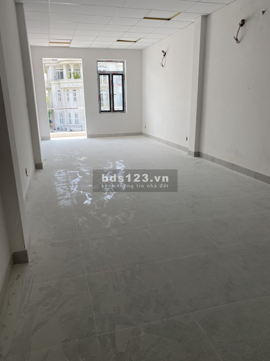 Toà nhà D5 sàn 80m2 Hầm 6 lầu, thang máy, cầu thang,wc cuối nhà, giao nhà mới, giá 60tr/th.