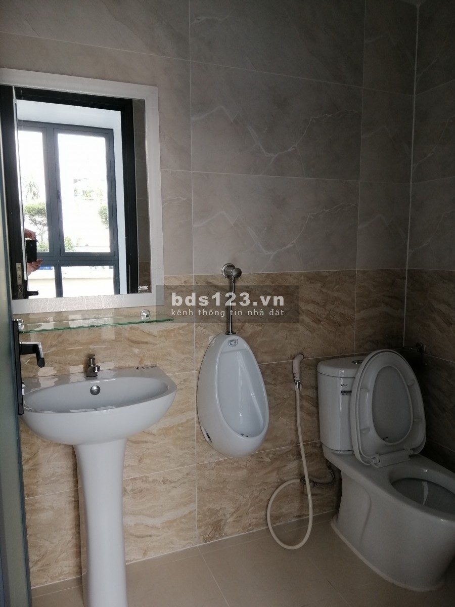 Cho thuê NHÀ NGUYÊN CĂN LÀM VĂN PHÒNG, SPA nằm đối diện CV HOÀNG VĂN THỤ P1, TÂN BÌNH