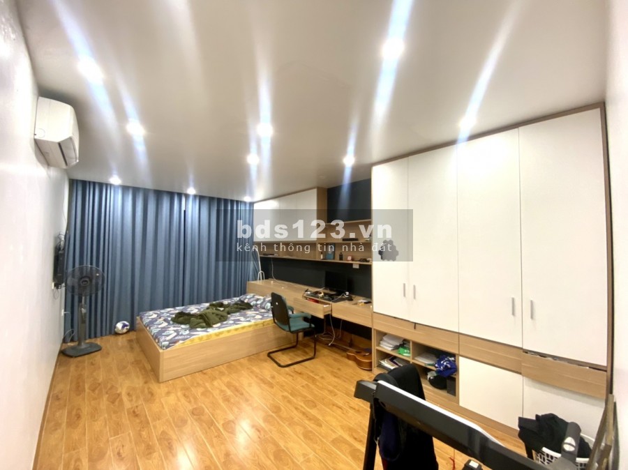 HÀNG TUYỂN CÓ 1 KHÔNG 2 BÁT KHỐI ÔTÔ ĐỖ CỔNG 33M 5T GIÁ 2.58 tỷ