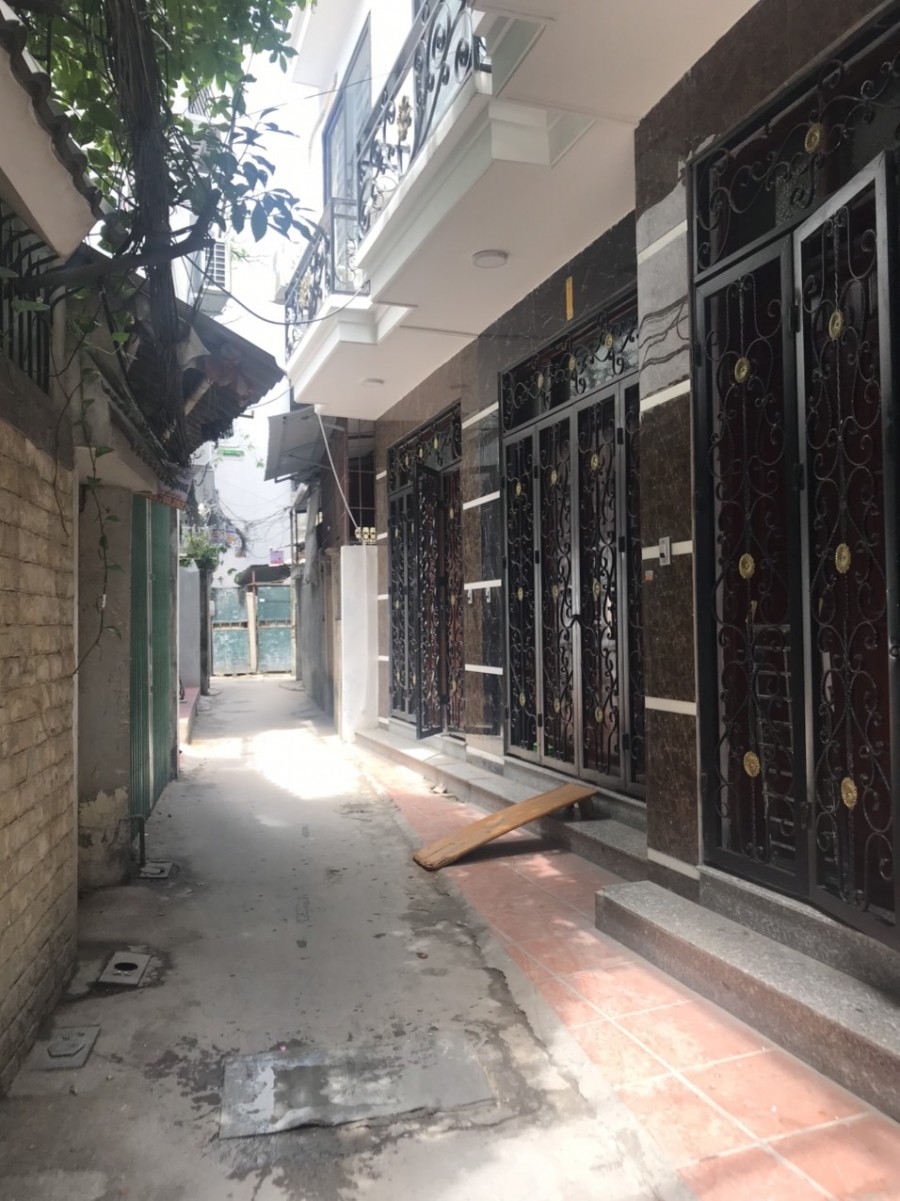 NHỈNH 3.5 TỶ. Chủ nhà cần bán gấp nhà Hoàng Mai, dt 40m2 nhà 5 tầng, mt 4m.
