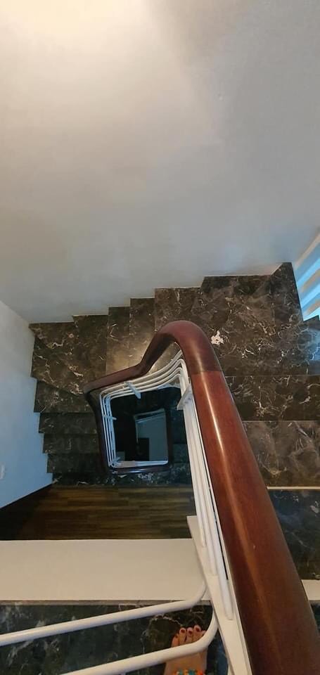 NHỈNH 3.5 TỶ. Chủ nhà cần bán gấp nhà Hoàng Mai, dt 40m2 nhà 5 tầng, mt 4m.