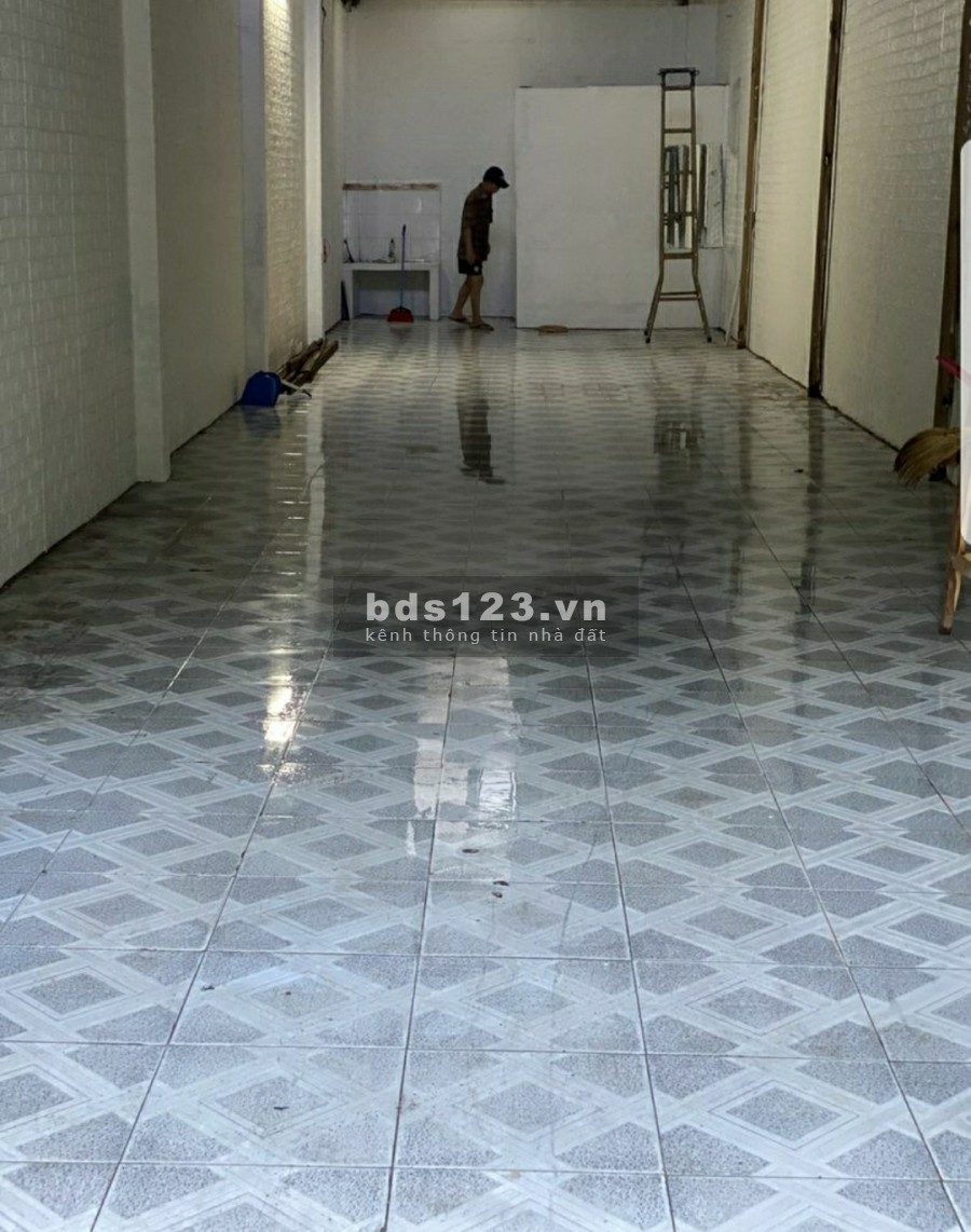 Cho thuê mặt bằng nguyên căn 100m2 mặt tiền cạnh chợ Phú Thuận