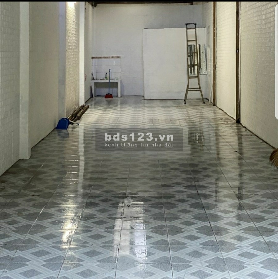 Cho thuê mặt bằng nguyên căn 100m2 mặt tiền cạnh chợ Phú Thuận