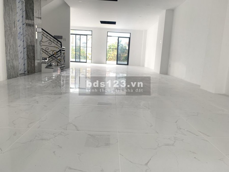 CHO THUÊ VP 700M2 HẦM 4 LẦU TRỐNG SUỐT THANG MÁY BÌNH AN QUẬN 2
