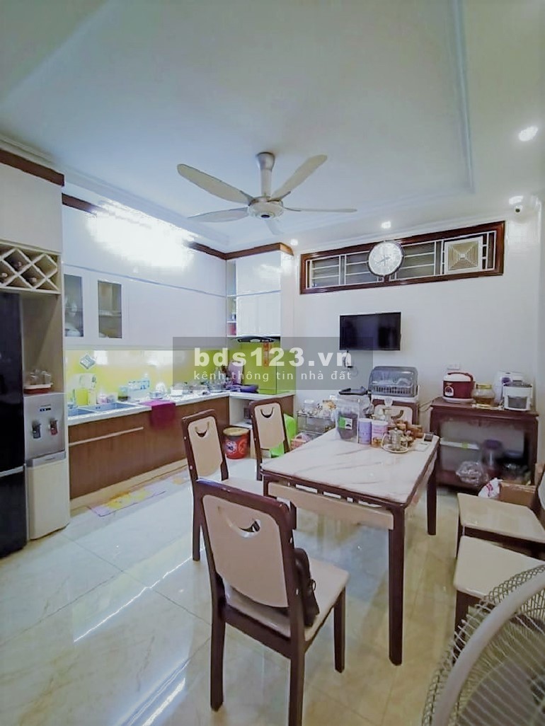 Bán nhà mặt phố Trần Quốc Hoàn. Lô góc, vỉa hè, ô tô, KD. 80m2 MT10m 30tỷ