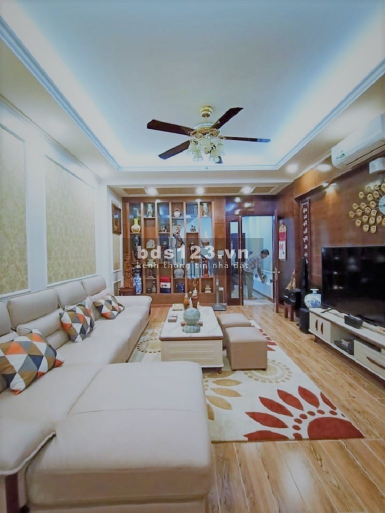 Bán nhà mặt phố Trần Quốc Hoàn. Lô góc, vỉa hè, ô tô, KD. 80m2 MT10m 30tỷ