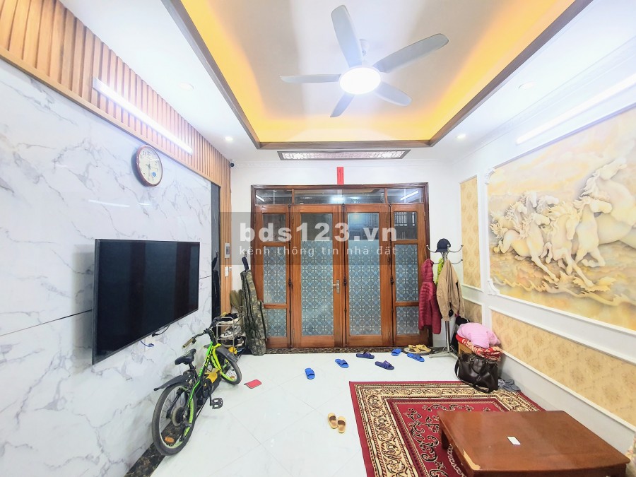 Hoàng Mai nhà mới ở ngay 5 tầng 31m2 giá 3.2 tỷ
