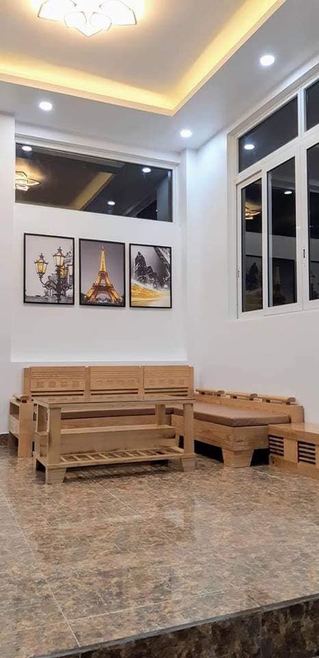 Bán nhà Võ Chí Công, Cầu Giấy, 40m, 5T, giá 3.65 tỷ.