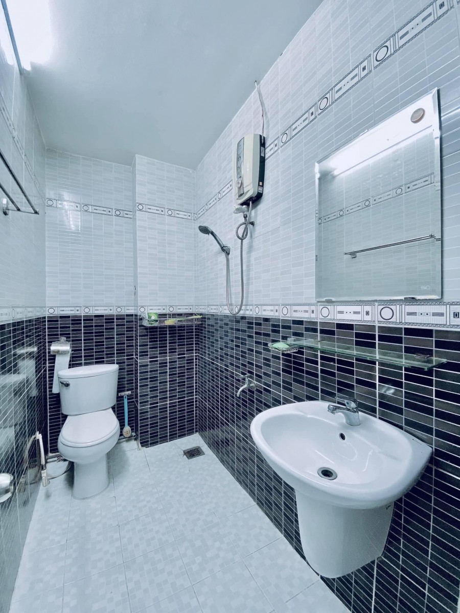 Bán căn nhà đường lũy bán bích 52m2 Hẻm xe Container, xe hơi vô nhà thoải mái. Giá chỉ 5ty Liên hệ 0337589819