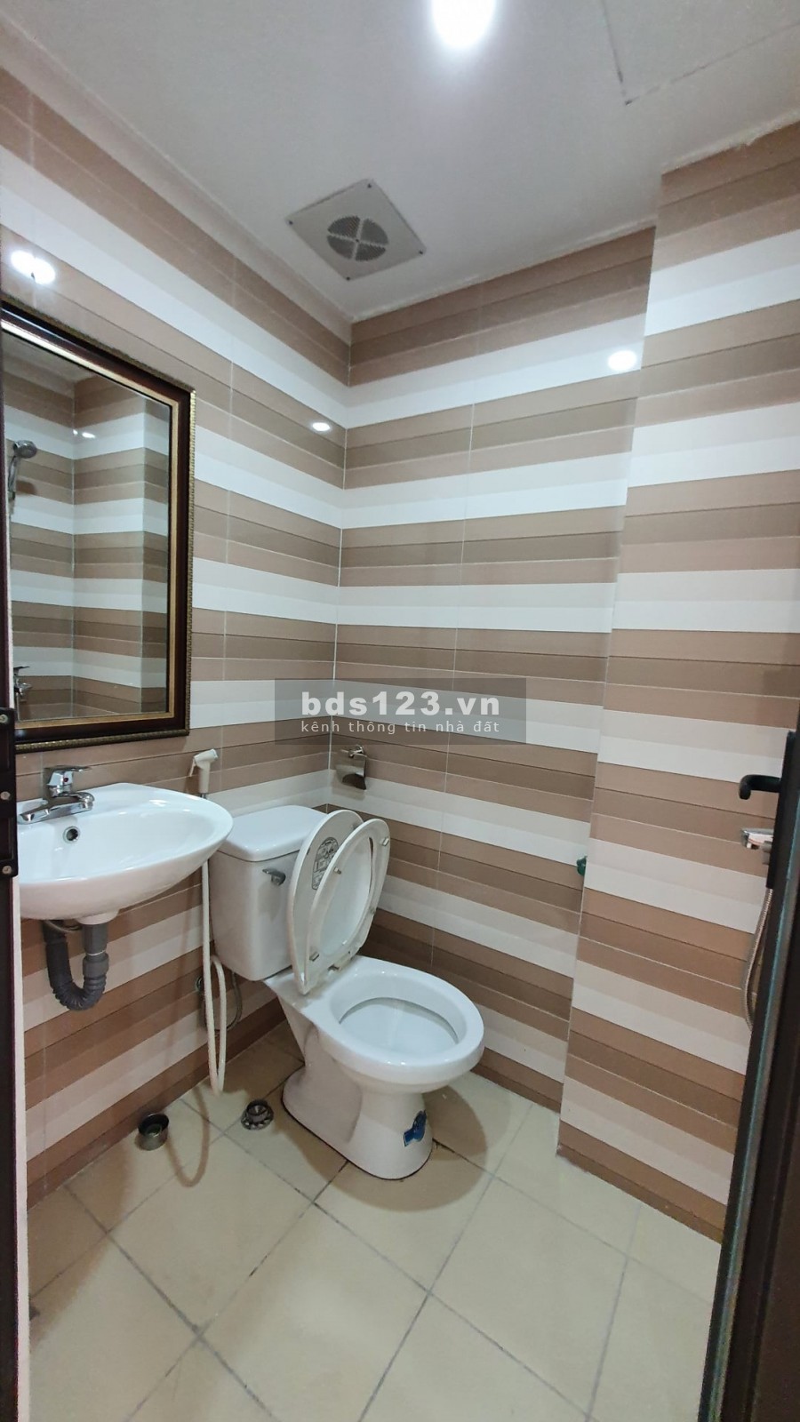 HƠN 1 TỶ NHÀ MỚI NGÕ RỘNG 5 TẦNG DT 25M2 HỘ KHẨU HAI BÀ