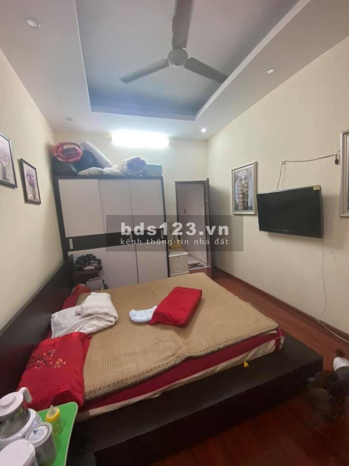 Bởi không thể có căn thứ 2 dt 40m2, 4T, 20m ra phố Ngõ thông tứ phía