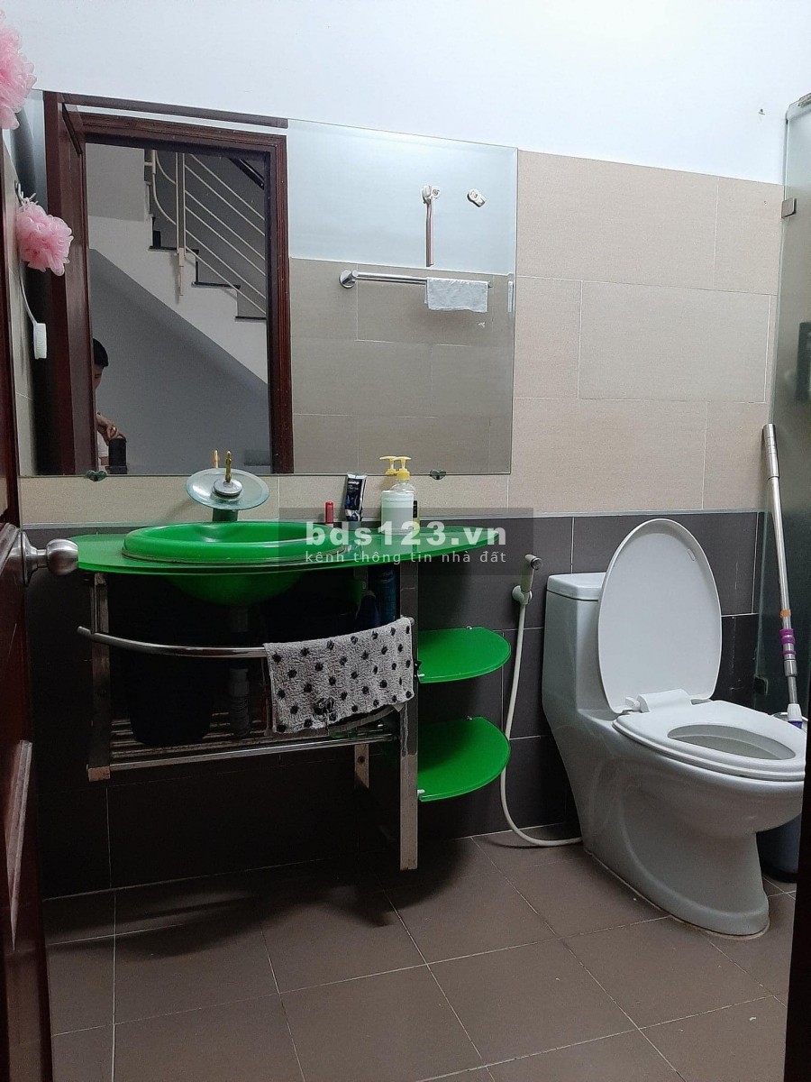 Kẹt tiền bán nhà hẻm xe hơi Hoàng Hoa Thám p7 Bình Thạnh, 60m2, 5 tầng, 4pn.