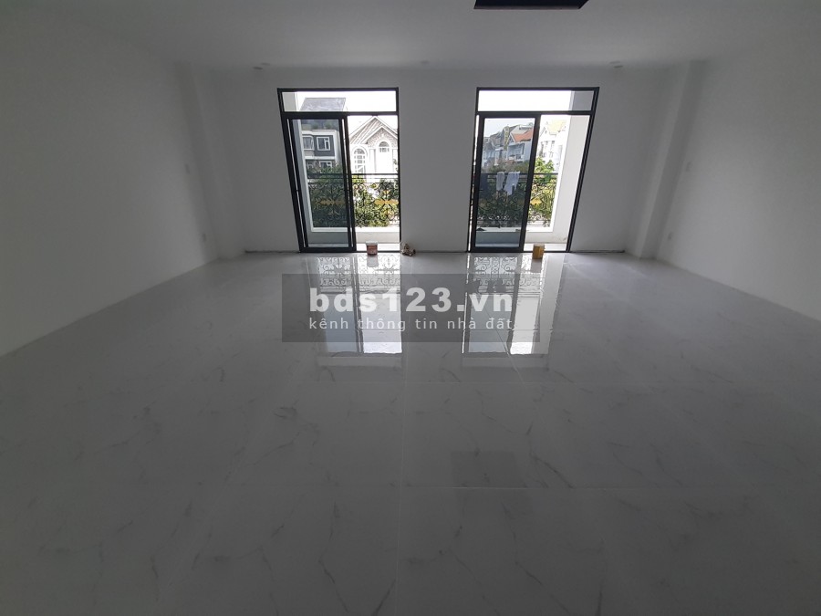 CHO THUÊ VP 700M2 HẦM 4 LẦU TRỐNG SUỐT THANG MÁY BÌNH AN QUẬN 2