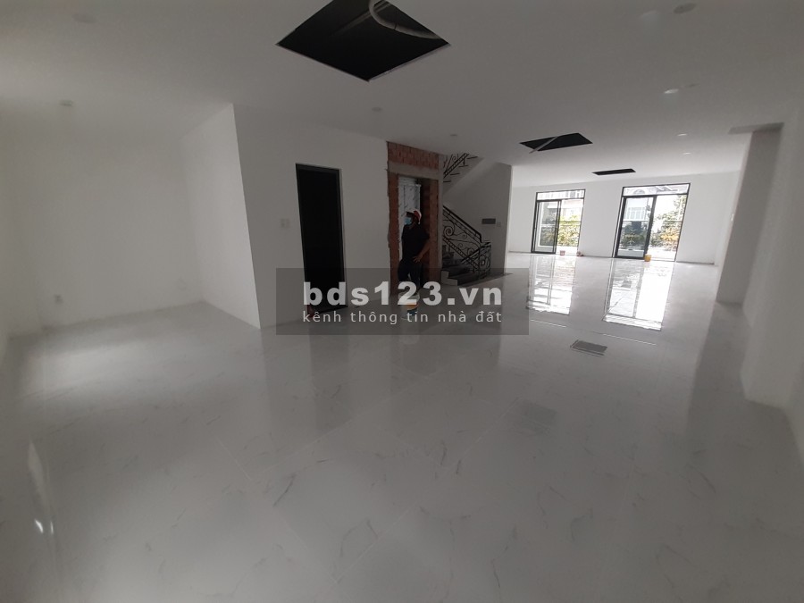 CHO THUÊ VP 700M2 HẦM 4 LẦU TRỐNG SUỐT THANG MÁY BÌNH AN QUẬN 2
