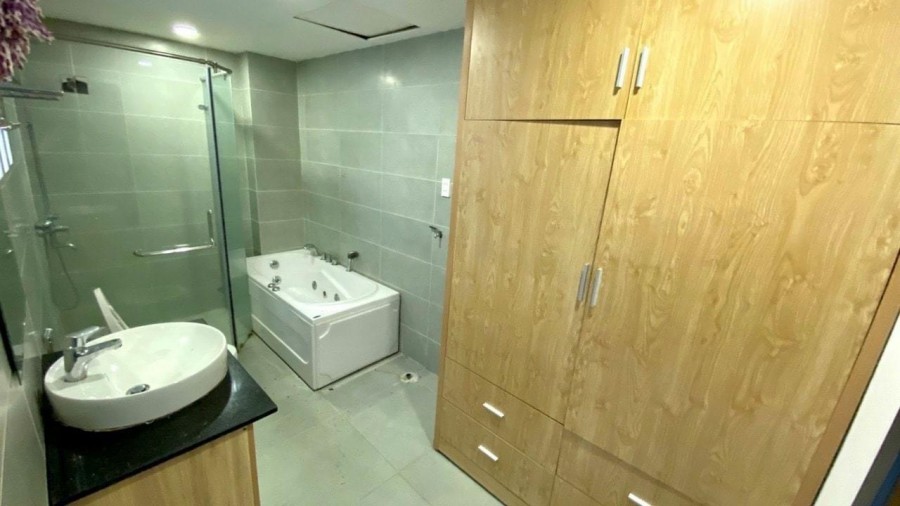 Bán Nhà Q3 36m2 3 tầng Giá 12,3 tỷMặt Tiền Đường Hoàng Sa.