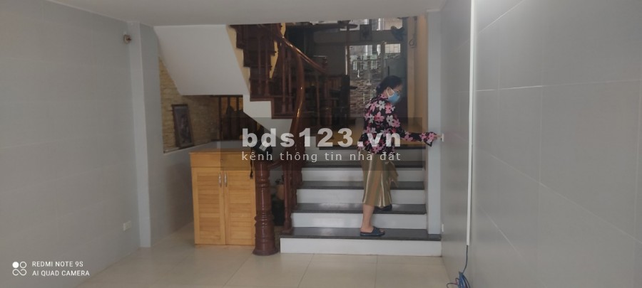 Cho thuê nhà nguyên căn ngõ Đặng Thai Mai, DT 100m2x5 tầng, có chỗ để ô tô giá 20tr/tháng. LH 0966286718