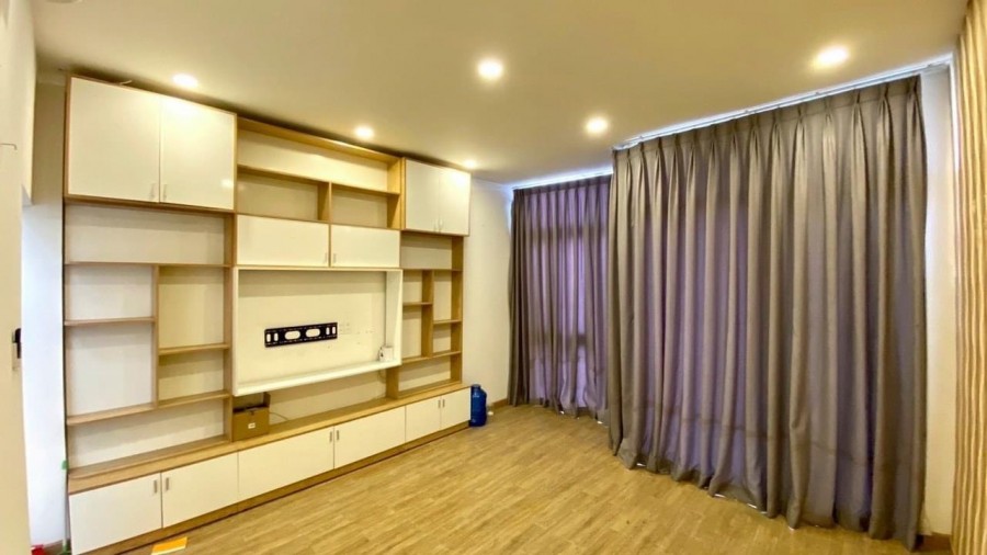 Bán Nhà Q3 36m2 3 tầng Giá 12,3 tỷMặt Tiền Đường Hoàng Sa.