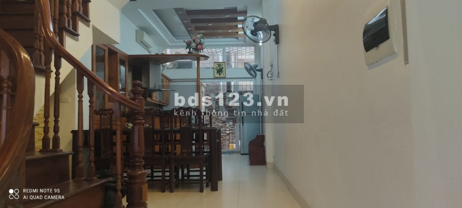 Cho thuê nhà nguyên căn ngõ Đặng Thai Mai, DT 100m2x5 tầng, có chỗ để ô tô giá 20tr/tháng. LH 0966286718