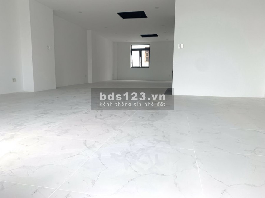 CHO THUÊ VP 700M2 HẦM 4 LẦU TRỐNG SUỐT THANG MÁY BÌNH AN QUẬN 2