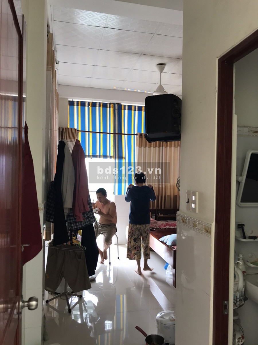Bán nhà 52m2, 2 lầu, MT Tạ Quang Bửu, gần chợ Rạch Ông