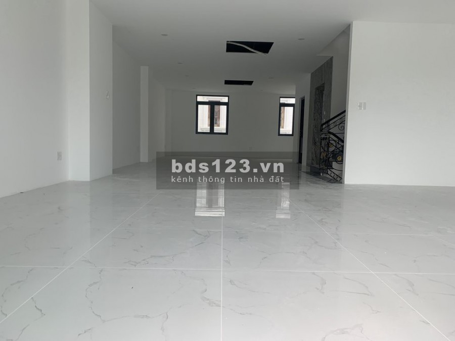 CHO THUÊ VP 700M2 HẦM 4 LẦU TRỐNG SUỐT THANG MÁY BÌNH AN QUẬN 2