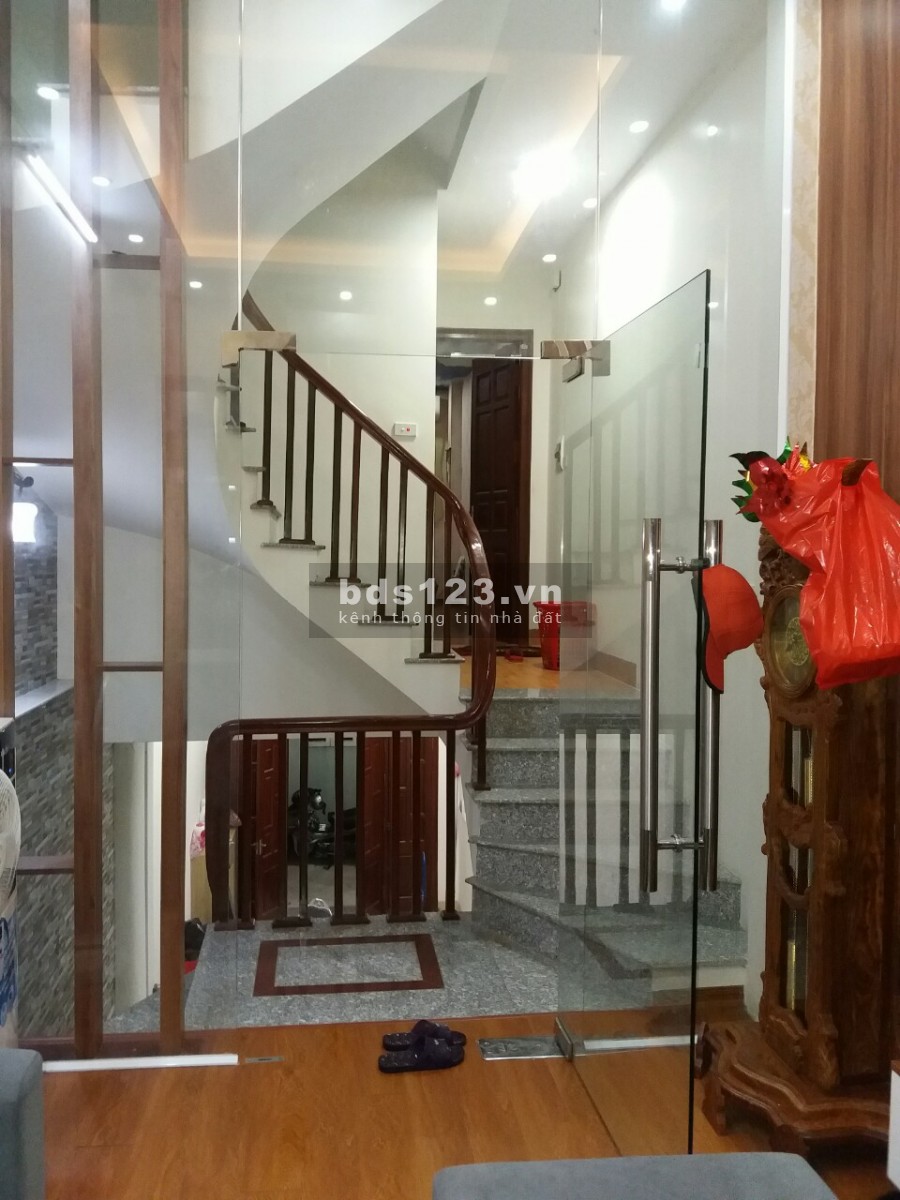 Hoàng Liệt Ngõ thông ô tô đỗ cổng nhà mới koong full đồ cao cấp giá 3.2 tỷ