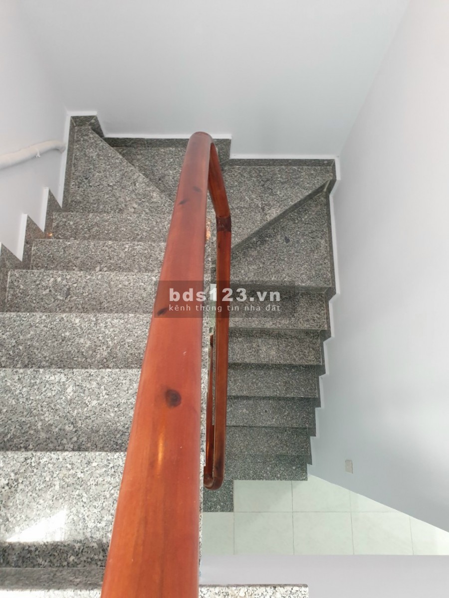 Cần tiền bán gấp nhà hóc môn giá 1tỷ2 56m2