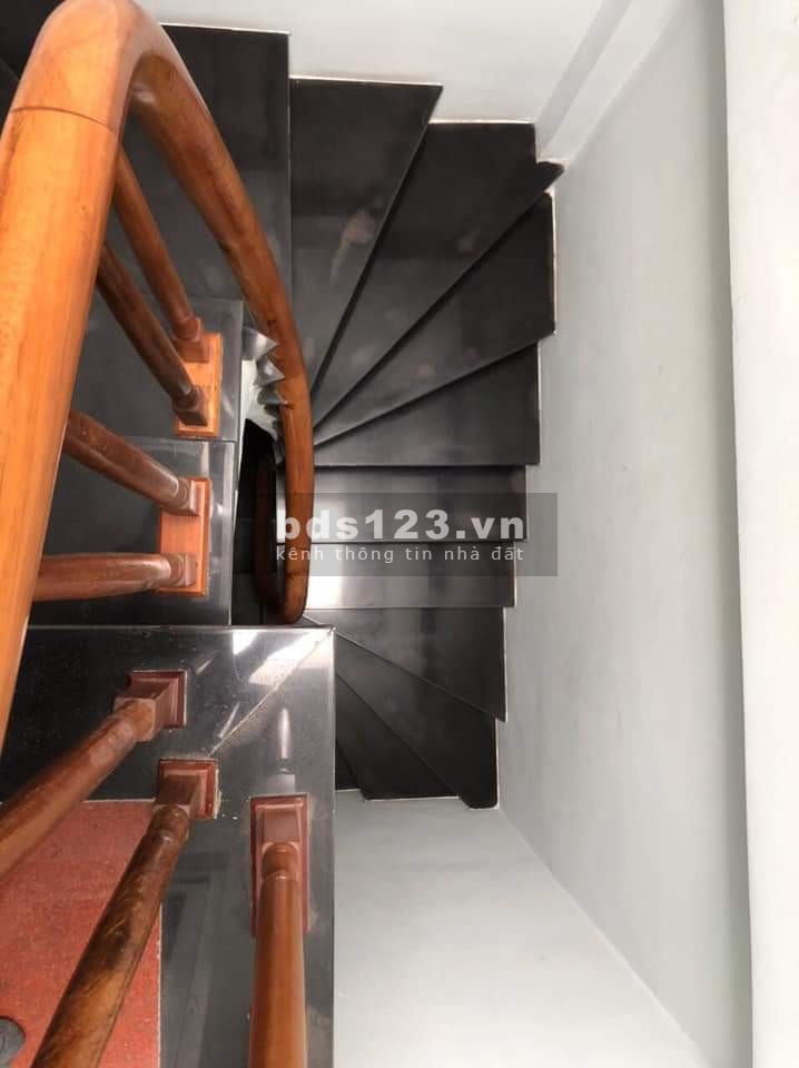 Bán nhà 32m 5 tầng ngõ 59 Vĩnh Hưng lô góc, giá 3.15 tỷ.