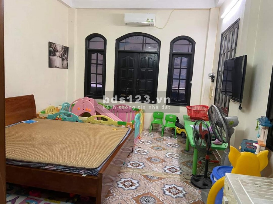 CHÍNH CHỦ NGÕ 16 HỒNG TIẾN BÁN NHÀ 49M2, SỔ ĐỎ TƯƠI RÓI