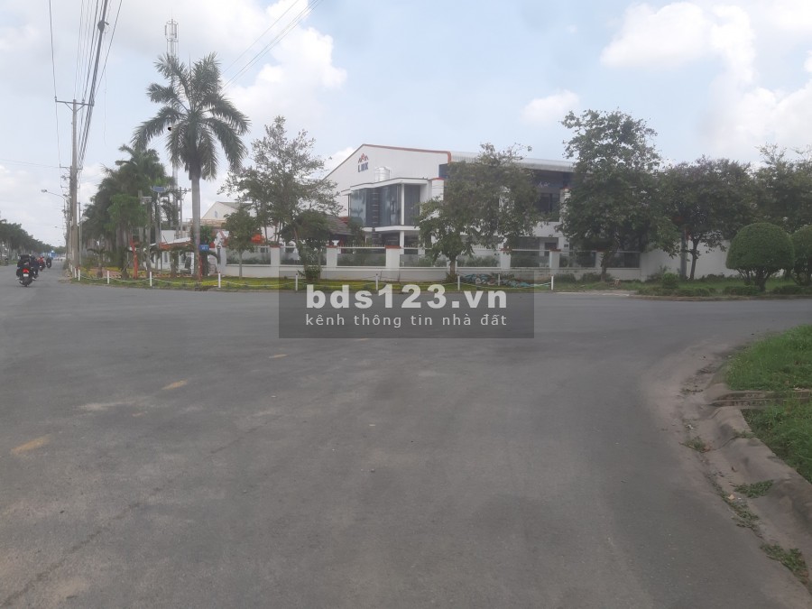 Bán 2 lô đất liền kề 5 x 20 MT Quốc lộ 14, SHR, giá tốt công chứng bao phí