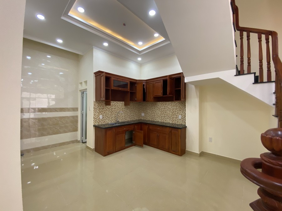 Nhà Mới Xây 50m2 SHR Bùi Đình Túy. Giá 7.9 tỷ
