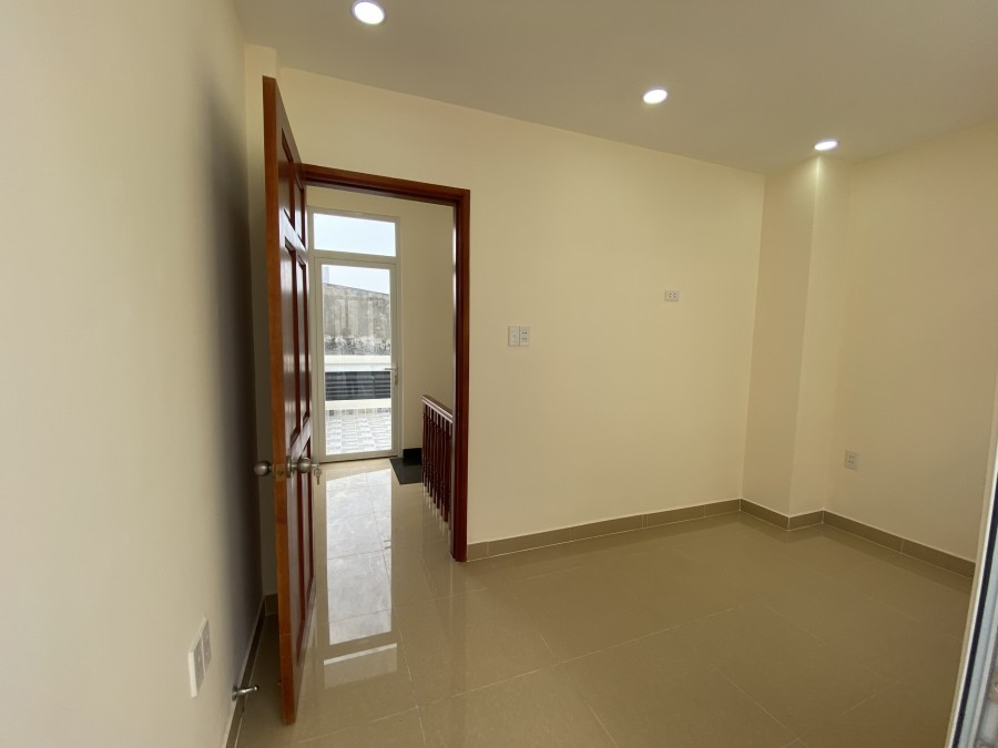 Nhà Mới Xây 50m2 SHR Bùi Đình Túy. Giá 7.9 tỷ