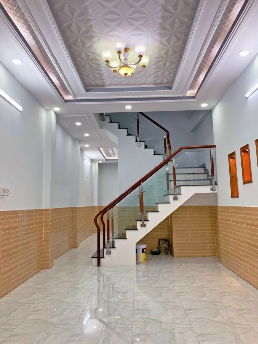 Bán nhà mặt tiền hẻm xe hơi 6 m,đường Huỳnh Tấn Phát,thị trấn Nhà Bè.giá 4,2 tỷ