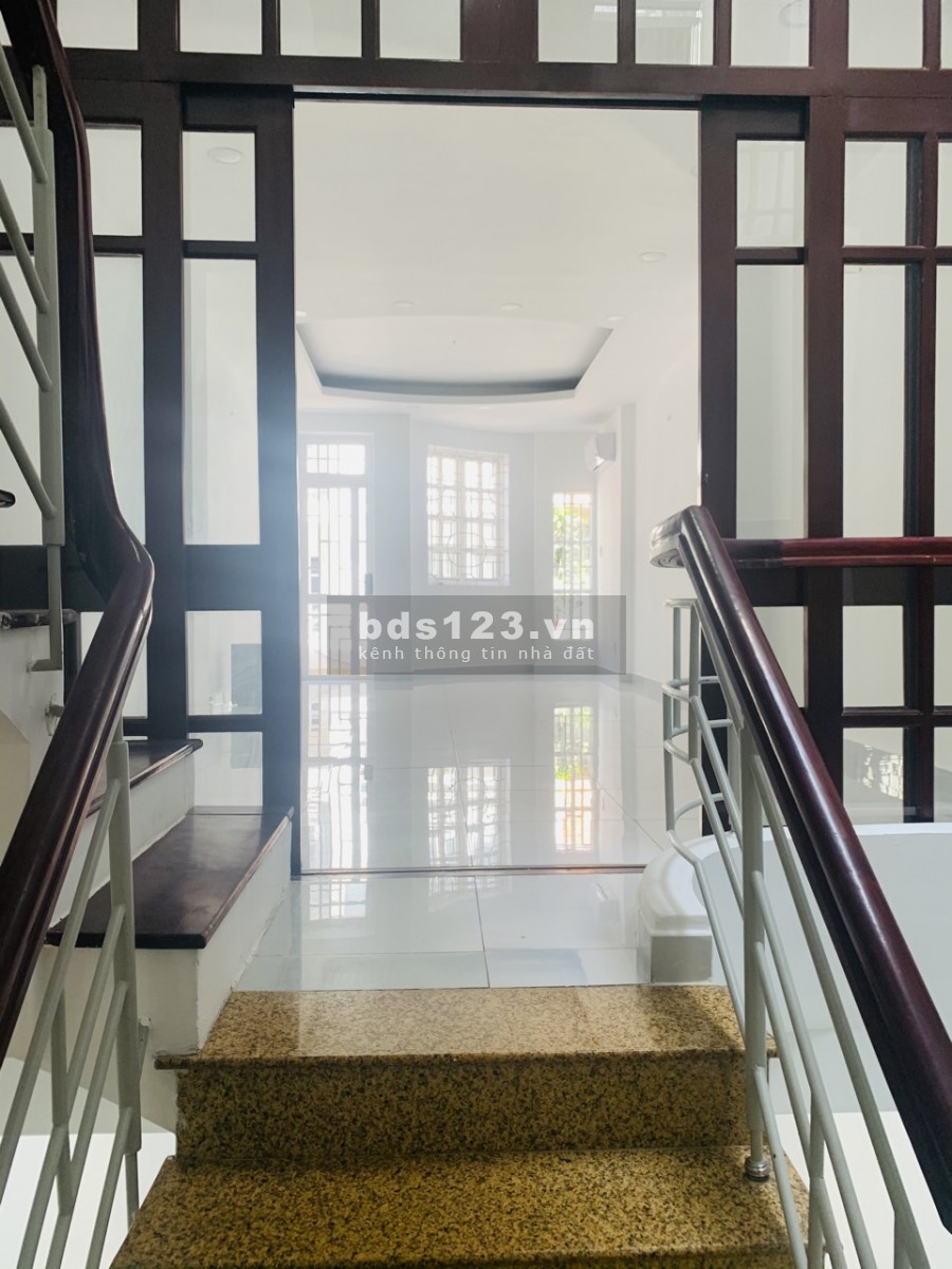 Cho thuê nhà mặt tiền Hoa Lan, trục đẹp nhất đường Hoa, 4x16m, 4 tấm, nhà mới, 0938.764.277
