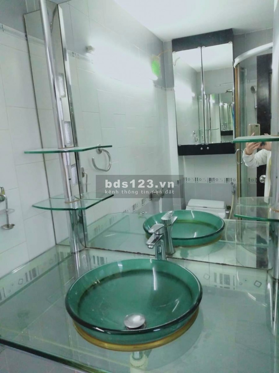 Cho thuê Nhà Mặt Tiền Phú Nhuận 6 Phòng 4x13m.