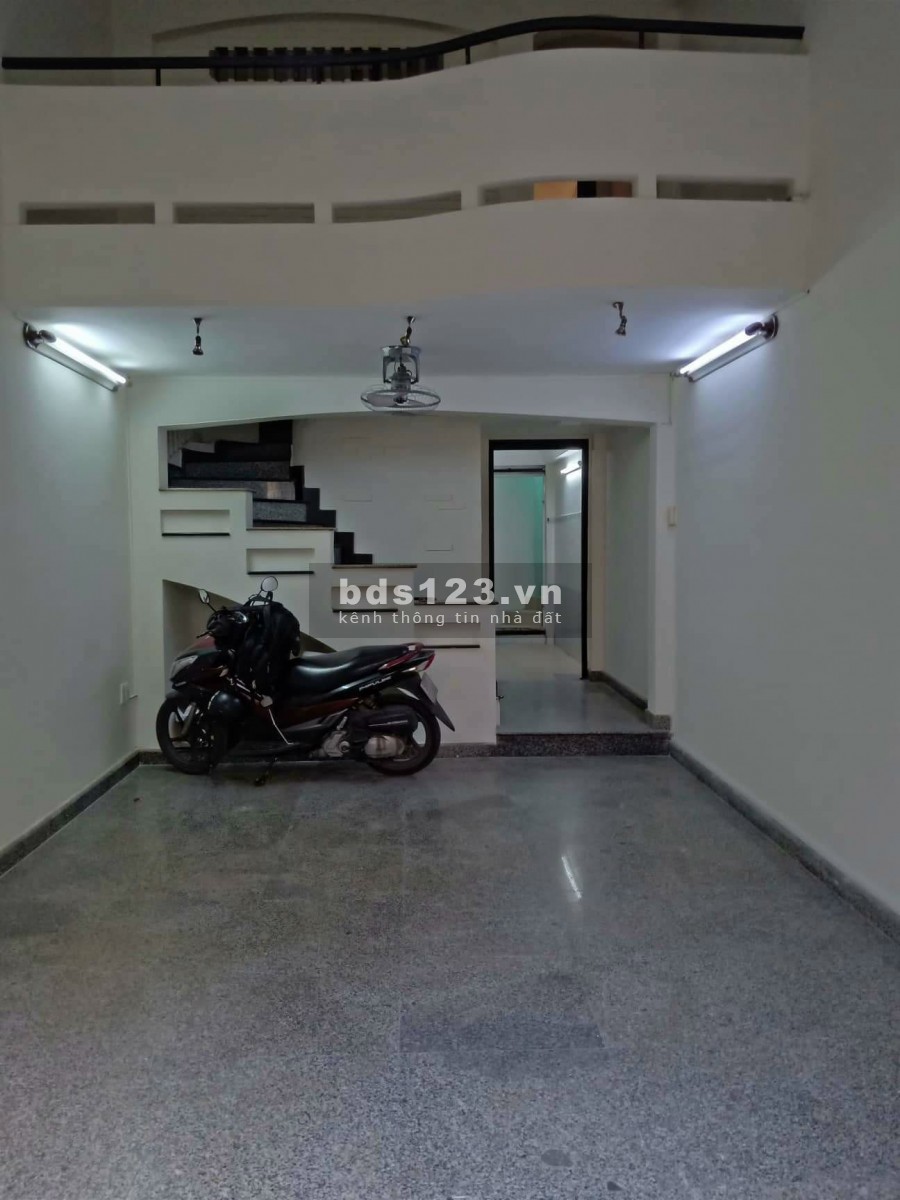 Cho thuê Nhà Mặt Tiền Phú Nhuận 6 Phòng 4x13m.