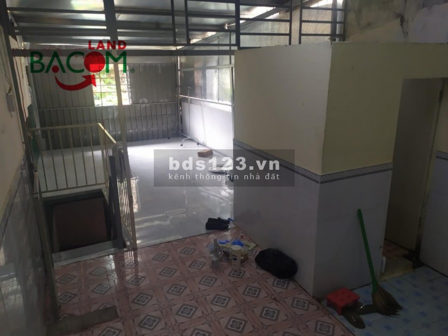 Bán căn nhà 1T1L dt100m2 gần trường chính trị P.Bình Đa giá chỉ 1ty2