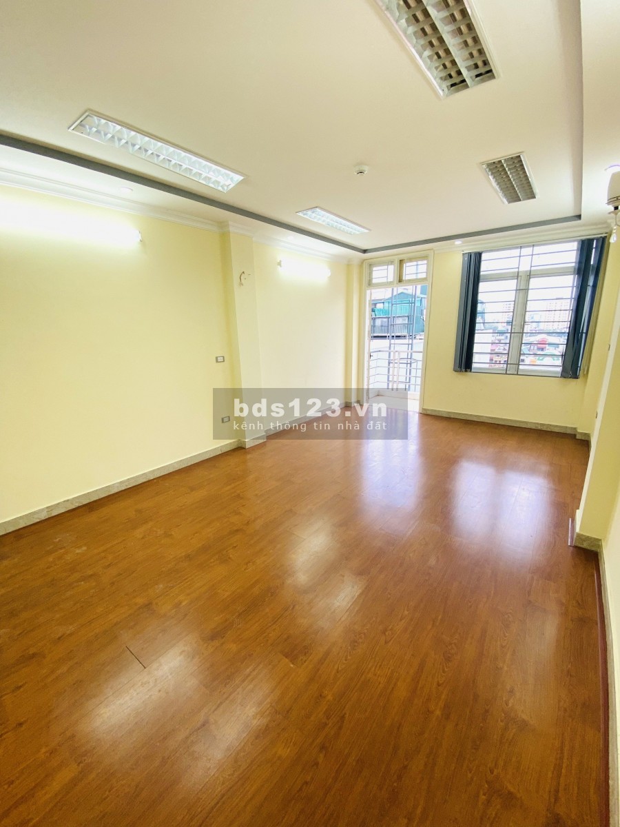Chủ nhà cho thuê văn phòng mặt đường Nguyễn Xiển, Cách Ngã tư Khuất Duy Tiến chỉ 200m