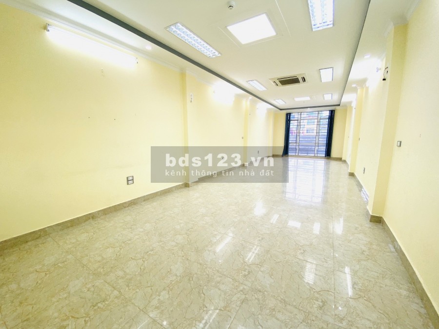 Chủ nhà cho thuê văn phòng mặt đường Nguyễn Xiển, Cách Ngã tư Khuất Duy Tiến chỉ 200m