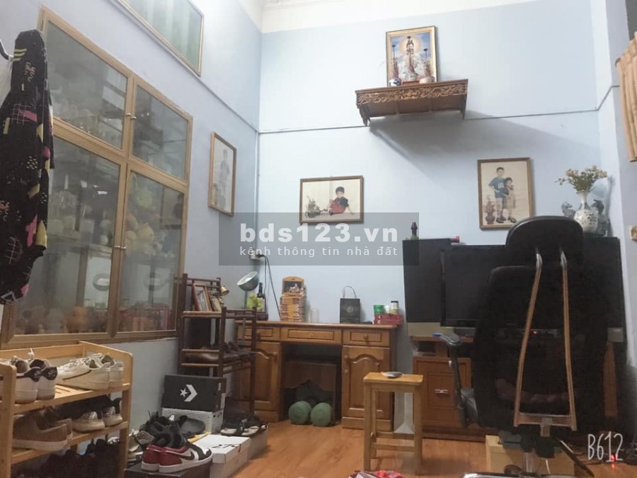 Bán gấp nhà phân lô, lấy tiền xây biệt thự, Hoàng Như Thiếp Long Biên, mt 5m, nở hậu, có sân vườn, giá 7.5 tỷ