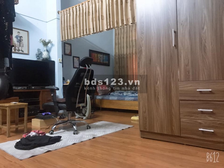 Bán gấp nhà phân lô, lấy tiền xây biệt thự, Hoàng Như Thiếp Long Biên, mt 5m, nở hậu, có sân vườn, giá 7.5 tỷ