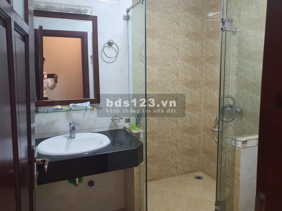 Vị trí cực hot, nhà đẹp ở ngay, 34m, 5 tầng, giá nhỉnh 4 tỷ, giáp 2 quận Đống Đa, Ba Đình