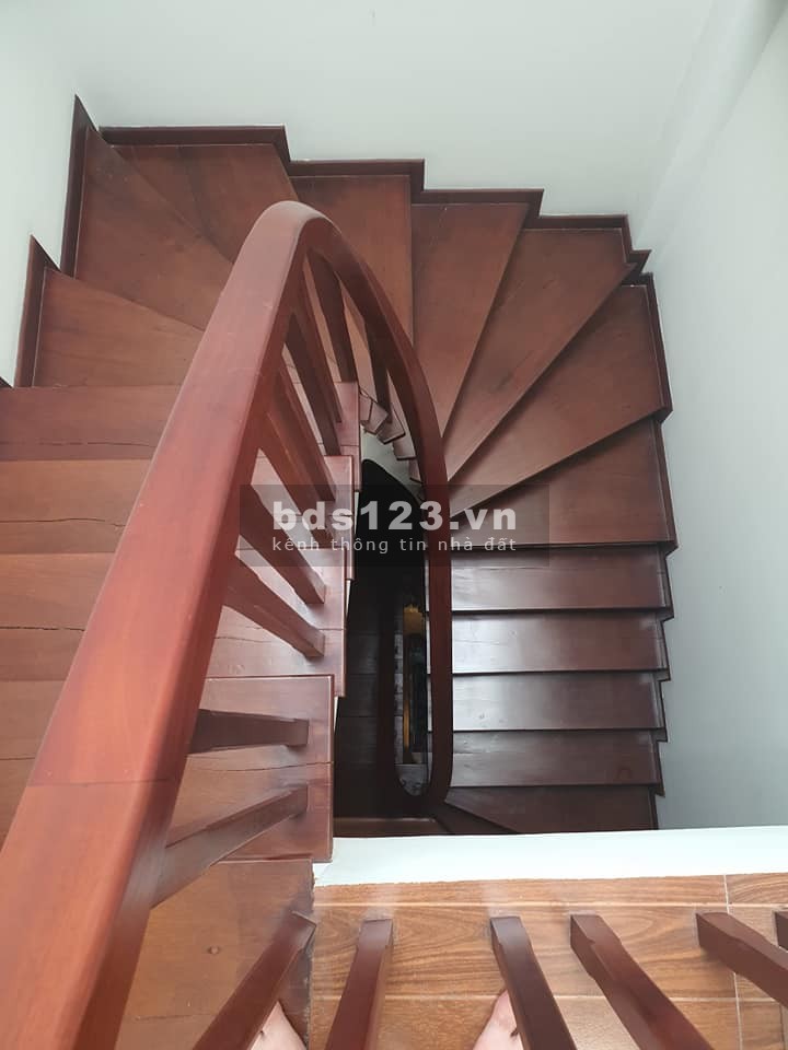Vị trí cực hot, nhà đẹp ở ngay, 34m, 5 tầng, giá nhỉnh 4 tỷ, giáp 2 quận Đống Đa, Ba Đình