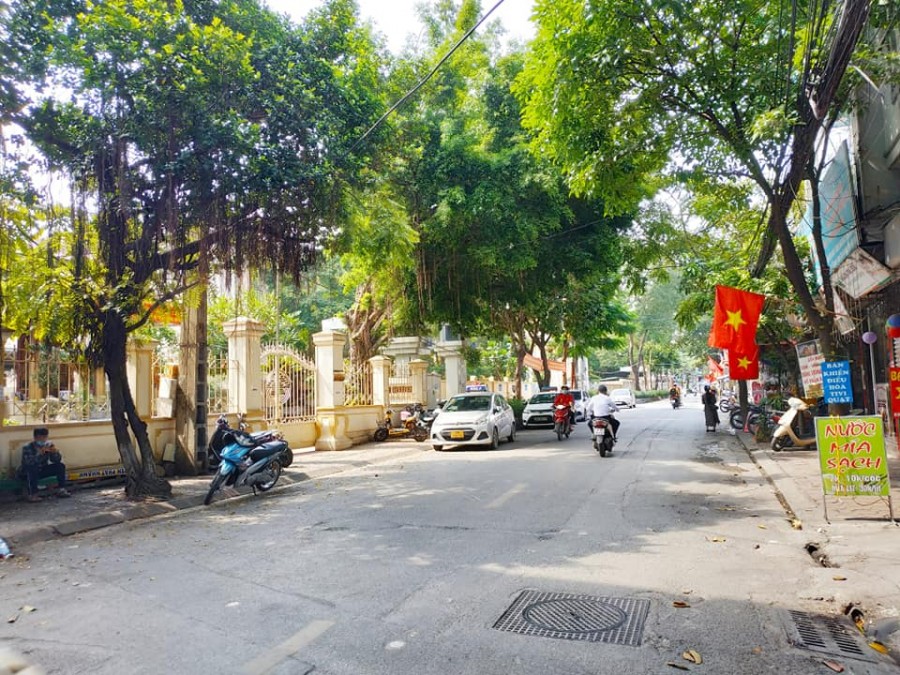 Biệt Thự Sân Vườn, Lô Góc, Ô Tô Tránh, Vỉa Hè, Hoàng Đạo Thành 160m2, 4 Tầng, MT 13m, Giá 16.9 Tỷ.