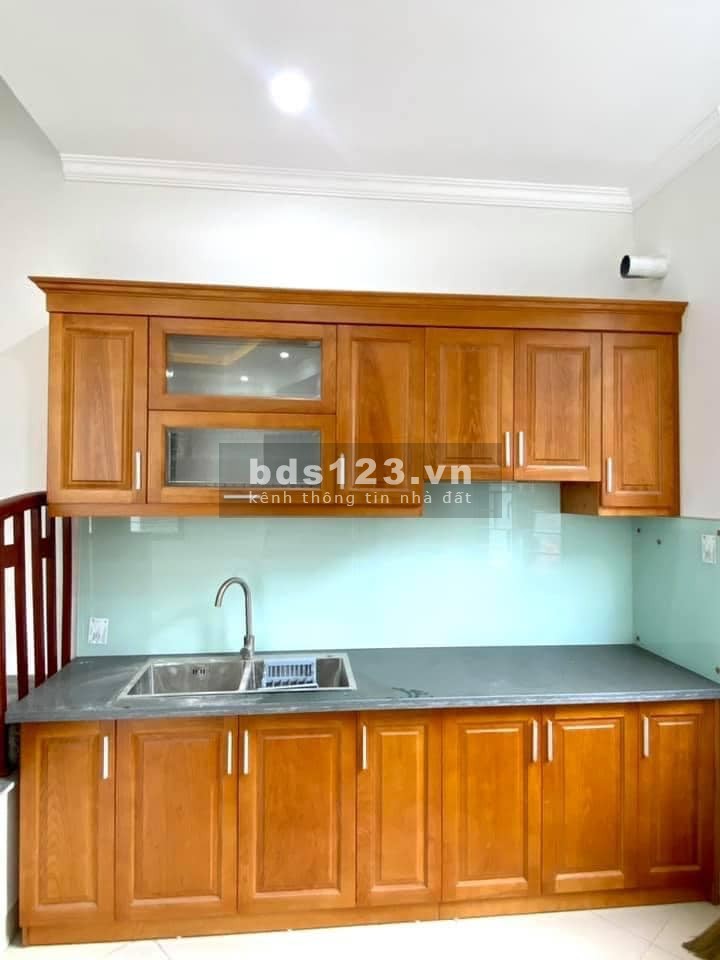Nhỉnh 2 tỷ có nhà đẹp, 5 tầng 38m2 tại Hoa Lâm 100m ra Ngô Gia Tự.