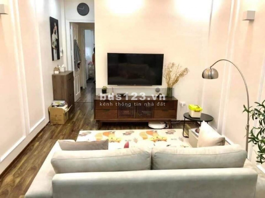 Bán nhà tặng nội thất, Phố Minh Khai, Nhà đẹp ở ngay, 33m2, 2.7 Tỷ